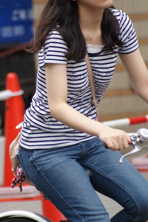 貧乳 おっぱい パイスラ たすき掛け 街撮り エロ画像【45】