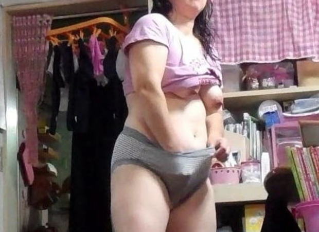 家の中の熟女・人妻が本当に無防備で無警戒なエロ画像