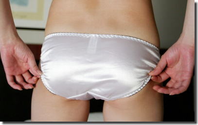 パンツ食い込み直し画像！男性が胸キュンする女性の仕草 ③