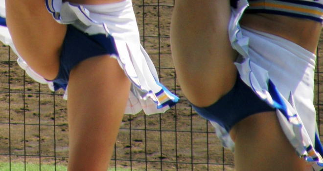 チアガール達のヒラヒラスカートの中身