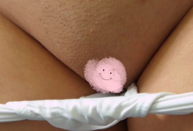 パイパンって恥ずかしくないのかな？自ら剃りお手入れするエロ画像のツルツル娘ｗｗｗ