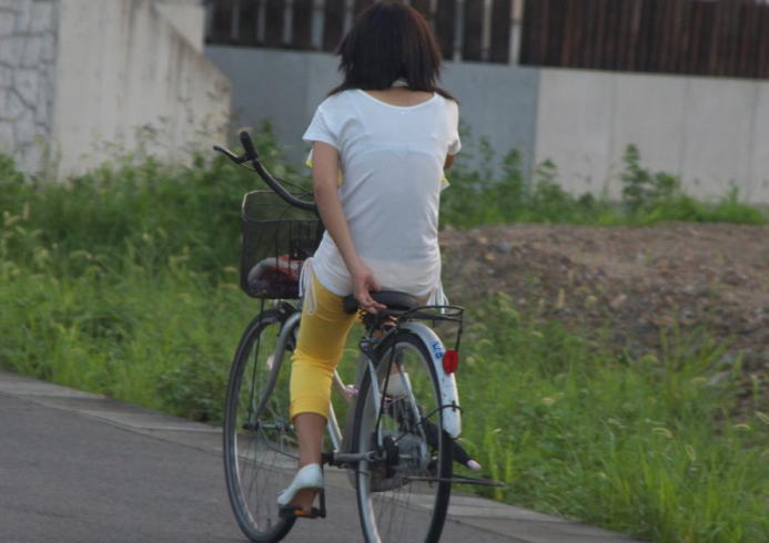 薄着の季節が嬉しくなる透けブラ画像