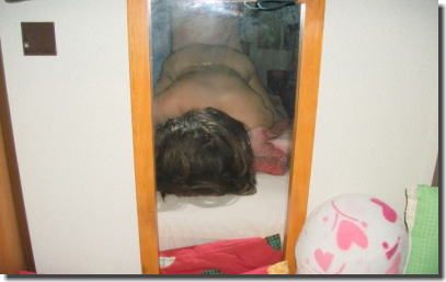 バックを鏡越しに楽しむミラーセックスのエロ画像 ④