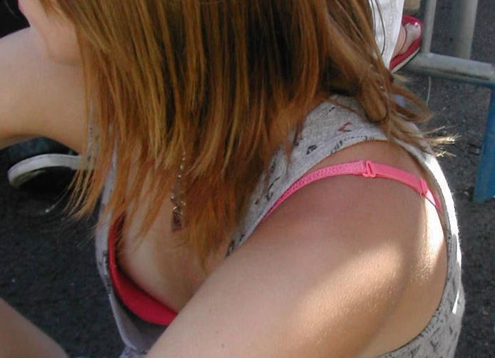 ピンクのブラジャーが可愛くて胸キュンするエロ画像