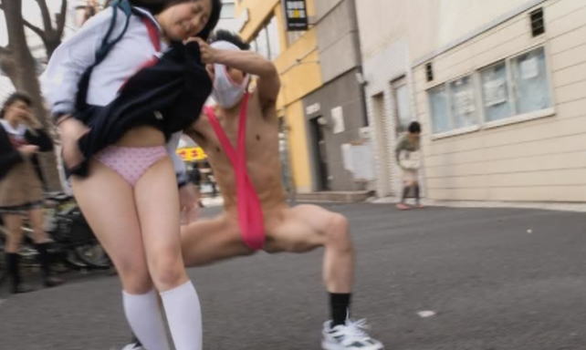 【画像】「変態仮面」TVで変態エロシーンをそのまま放送！！清水富美加が勃起チンコに驚愕！！