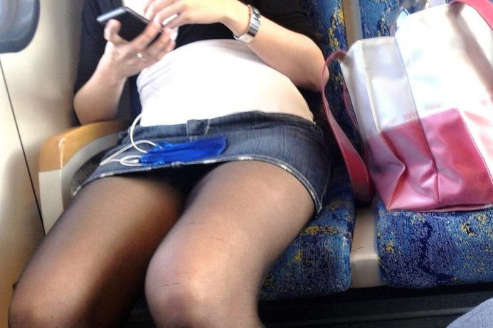 通勤・通学中はミニスカの正面に座れ！！パンチラ率かなり高い