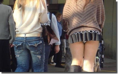 ヤンママのパンチラ！10代～20代な若い人妻のパンツ画像集 ③
