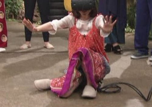 【画像】三戸なつめが転んでパンチラ丸見え放送事故wwwwwwww