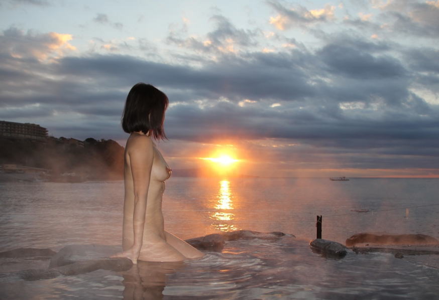 露天風呂なう！温泉旅行の記念に撮影された投稿画像