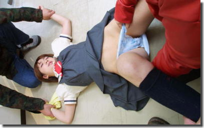 洋服や下着を脱がす男と脱がされる女のエロ画像 ③