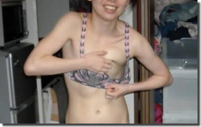 ブラジャーの付け方！おっぱいを盛るブラカップの肉入れ画像集 ①