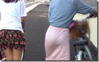 透けパンギャルを街撮りした今時パンティーライン画像集 ②