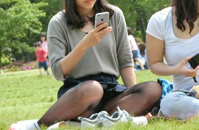 平日昼間っから炎天下でビール飲みながらみたいパンチラwwwwwww