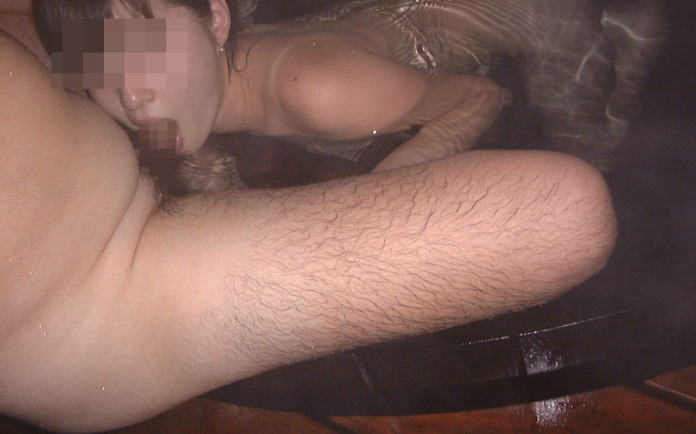 通報されたら即アウトな露天風呂セックス男女のエロ画像が流出ｗｗｗ