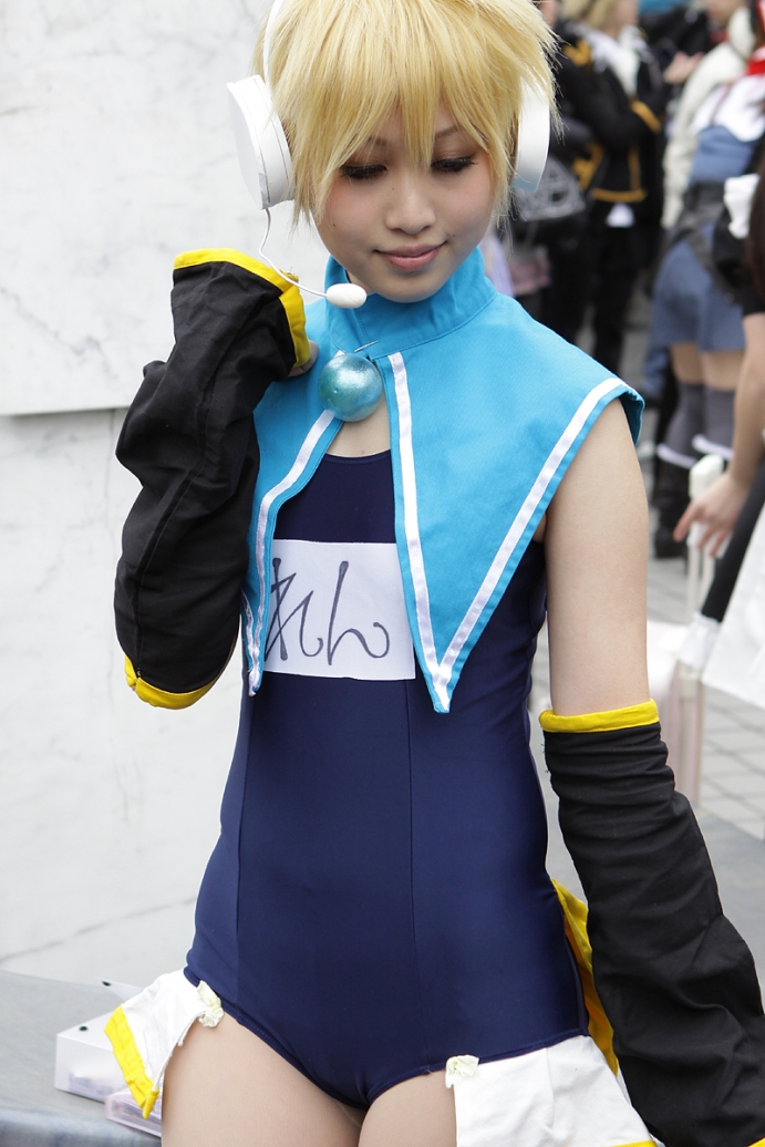 貧乳 おっぱい コミケ スク水 コスプレイヤー エロ画像【2】