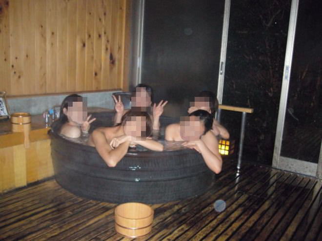 お風呂 おふざけ 記念写真 エロ画像【15】