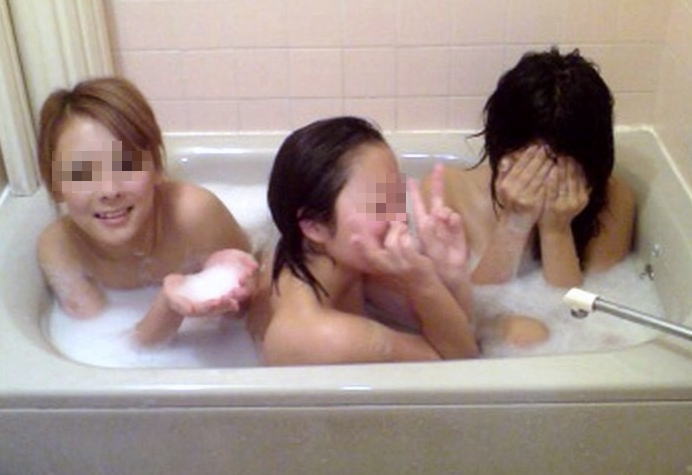 お風呂 おふざけ 記念写真 エロ画像【29】