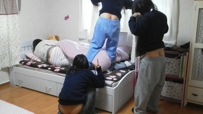 はしゃぎ過ぎな素人達のおふざけエロエロ画像