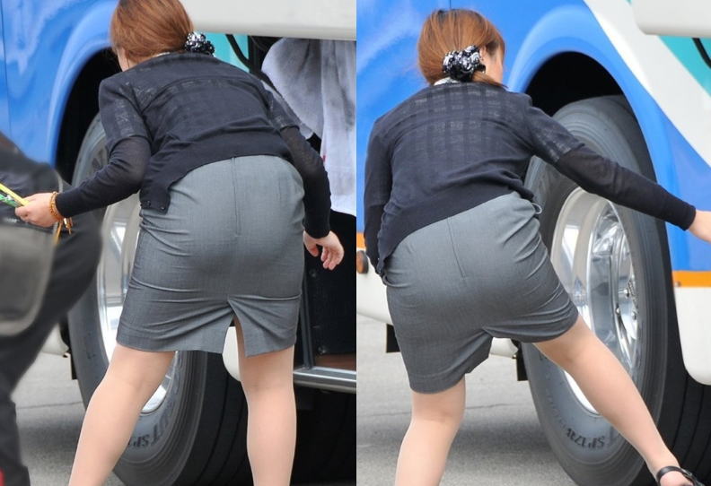 お仕事中のバスガイドさんがセクシーなお尻突き出しエロ画像
