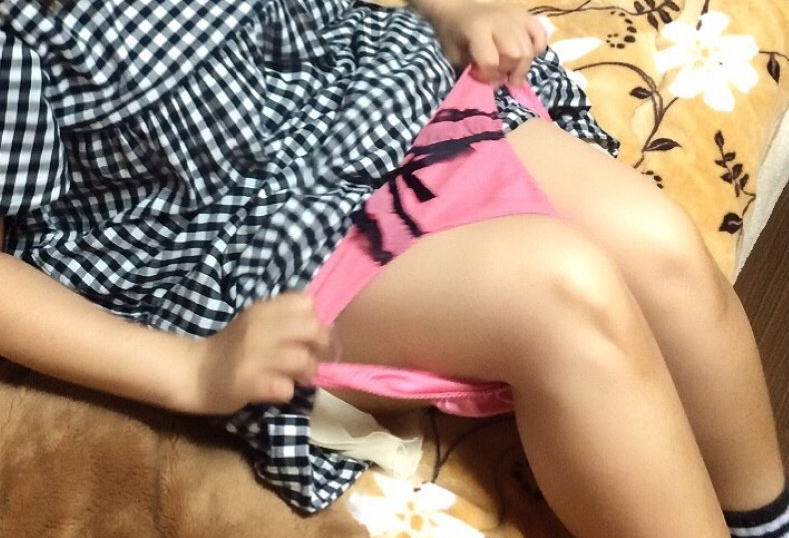 出勤前に着替えている嫁を撮影した画像が妙に生活感漂っててエロいｗｗｗｗｗｗｗ