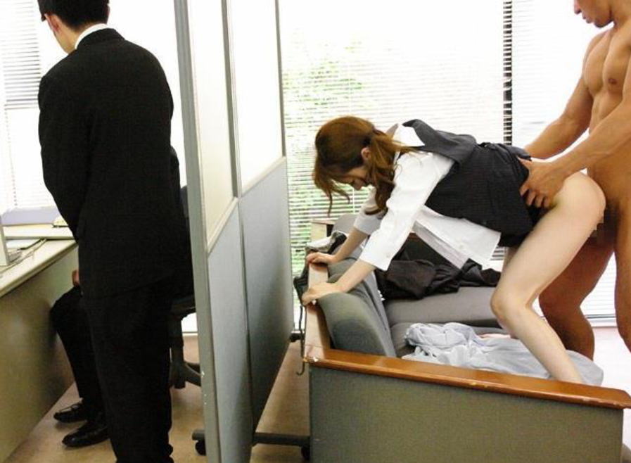 OLさんとセックスする時は制服着衣に限るエロ画像