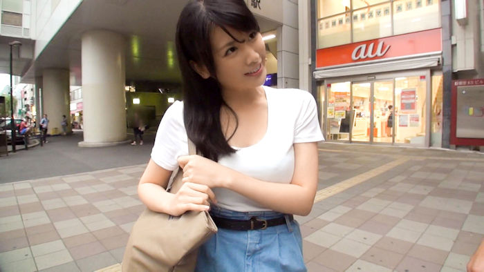 日暮里駅前に黒髪清楚な巨乳がいた件