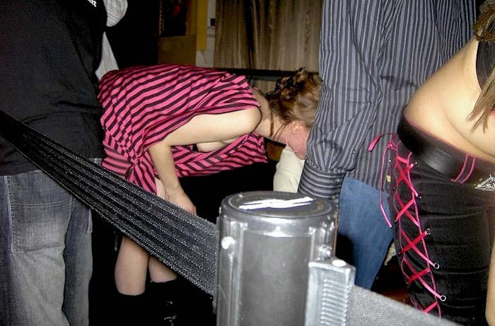 外国人女性のノーガード過ぎる胸チラの破壊力が凄い