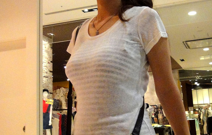 衣服に包まれた素人さん達のくっきり形の分かる巨乳がエロ過ぎるだろ