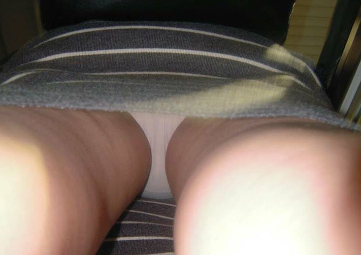 エスカレーターで自動的に上がって行くパンツエッロｗｗｗｗｗｗｗ