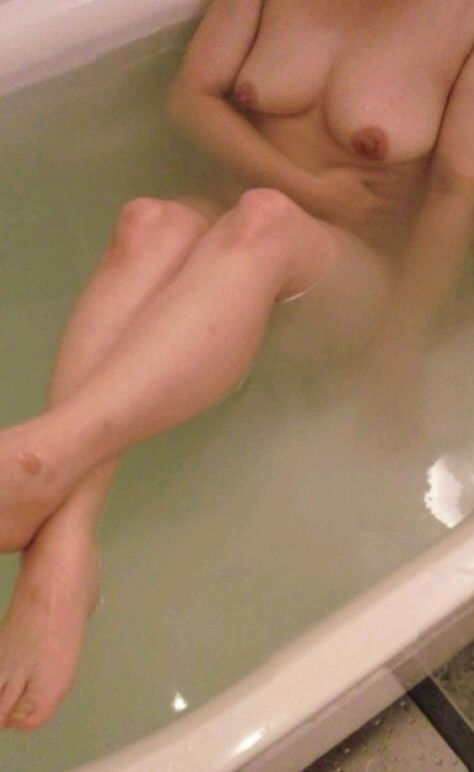 熟女 お風呂 寛ぐ バスタブ ババア エロ画像【22】