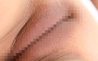 パイパン逆さ撮り！ワレメを下から見上げるエロ画像 ④