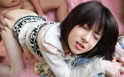 服は極力脱がさない着衣セックスのエロ画像 ②