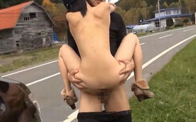 野外駅弁セックス！青姦中でも逃走可能なエロ画像 ③