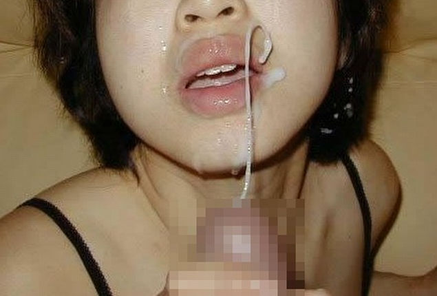 男がイク瞬間！手コキ射精でザーメンビュルッのエロ画像