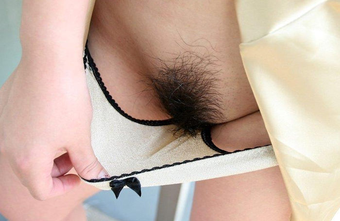 下のおケケ！恥ずかしそうに陰毛みせつける女のエロ画像ｗｗｗｗ