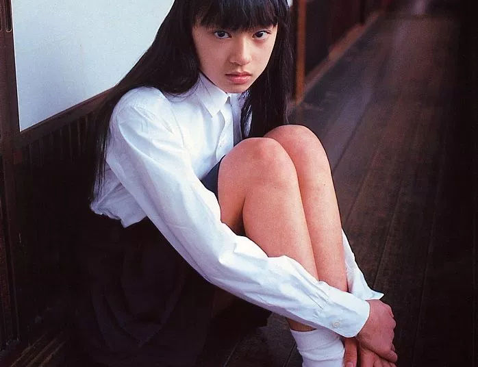 【雑談】昔は小学生の無修正ヌード写真集とかあったんだよなぁ
