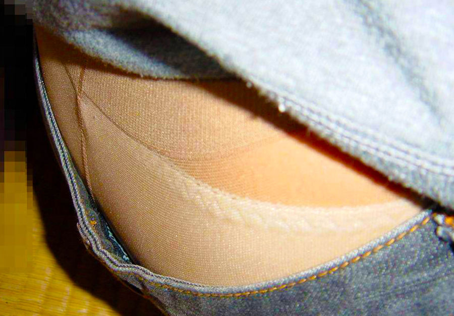 パンツ パンスト 両方 はみ出る 腰パンチラ エロ画像【3】