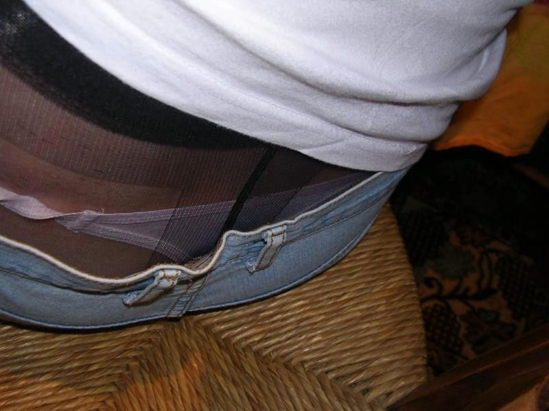 パンツ パンスト 両方 はみ出る 腰パンチラ エロ画像【9】