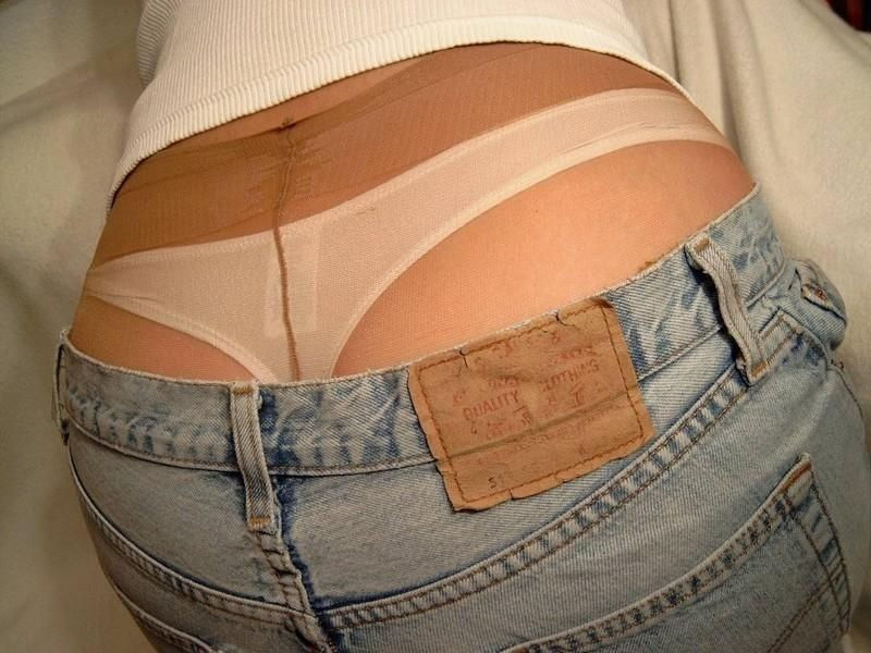 パンツ パンスト 両方 はみ出る 腰パンチラ エロ画像【18】