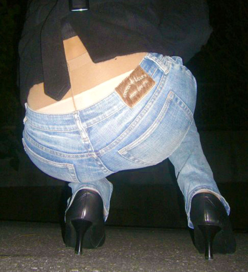 パンツ パンスト 両方 はみ出る 腰パンチラ エロ画像【20】