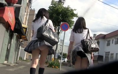 JKの風パンチラ激撮!登下校中の風チラハプニング画像 ④