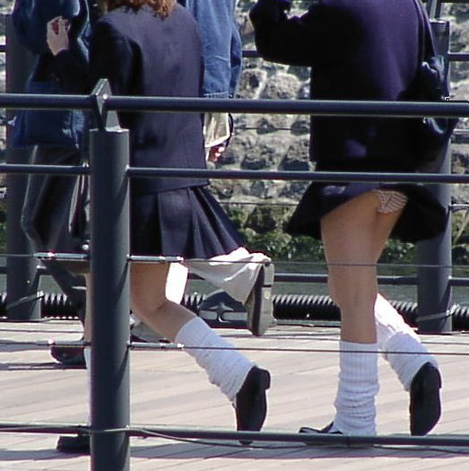 JK 風 パンチラ 登下校中 風チラ ハプニング エロ画像【29】