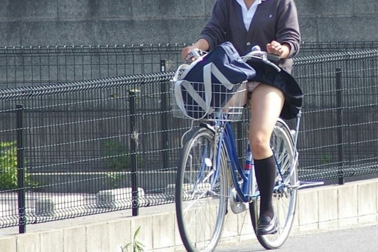JK 風 パンチラ 登下校中 風チラ ハプニング エロ画像【44】