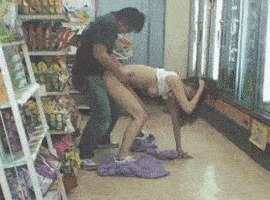 コンビニ店内でセックスする客や店員のエロ画像