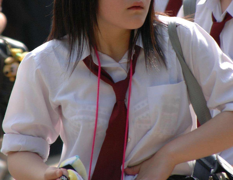 透けブラを正面からガン見する透けカップのエロ画像