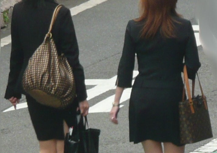 リクルートスーツのＯＬさん達のエロさが神がかってる