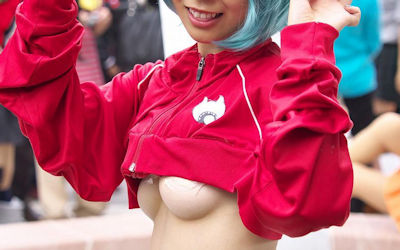 乳首に前貼りしてるニプレスコスプレイヤーのエロ画像 ①