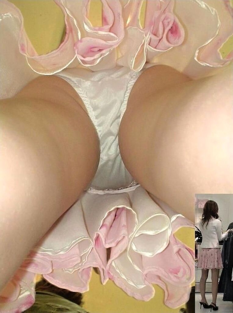 アパレル ショップ 店員 逆さ撮り パンチラ エロ画像【10】