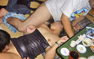 乱交忘年会！温泉旅館の宴会セックス画像集 ②
