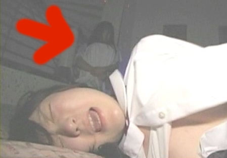 エロ画像に幽霊が映ったエッチな心霊写真ください…